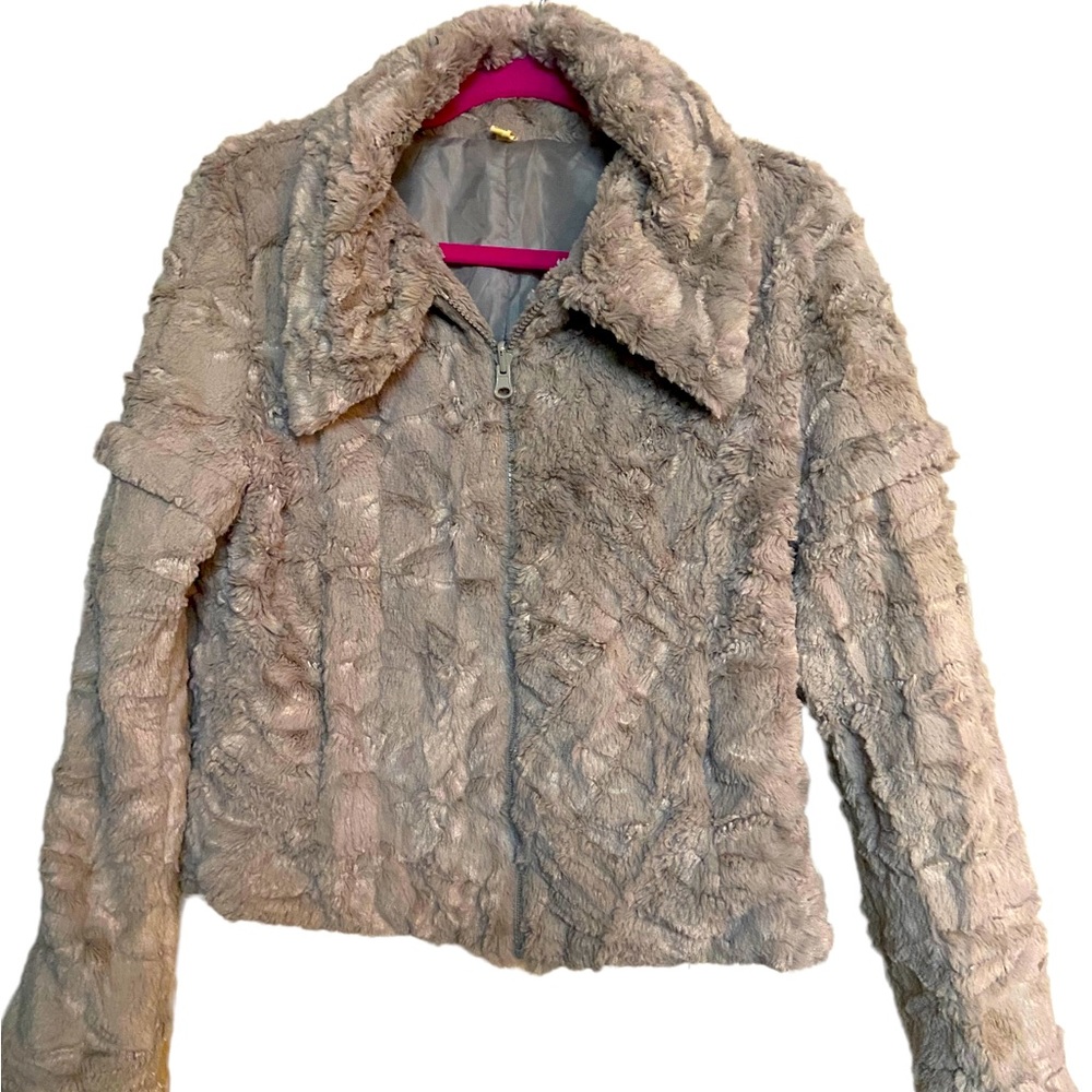 This is a grey faux fur reversible jacket. Oversized collar size m